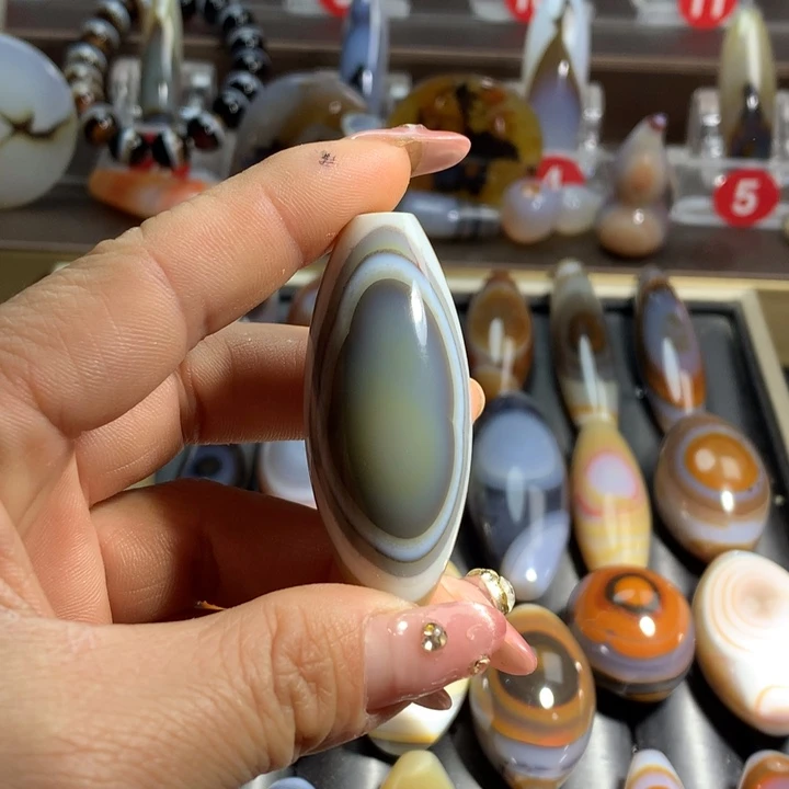 玛瑙/玉髓颈饰未镶嵌吊坠