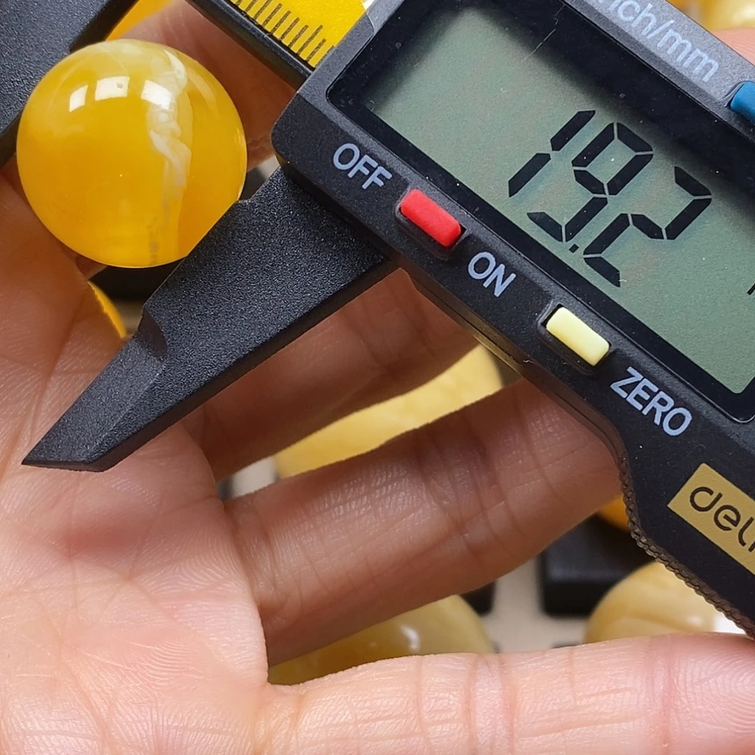 W***"琥珀未镶嵌珠宝奇石