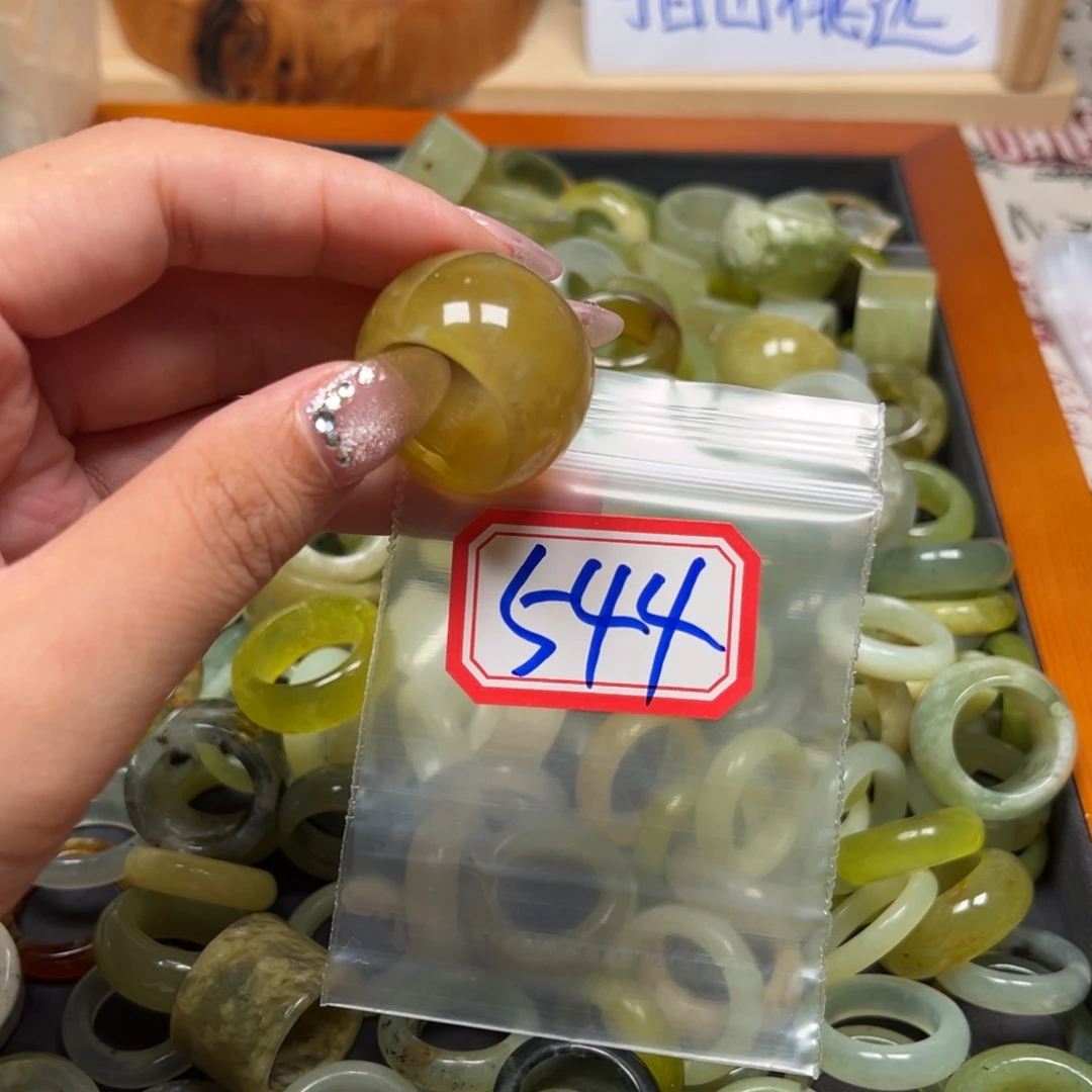 淼****蛇纹石玉未镶嵌珠宝奇石