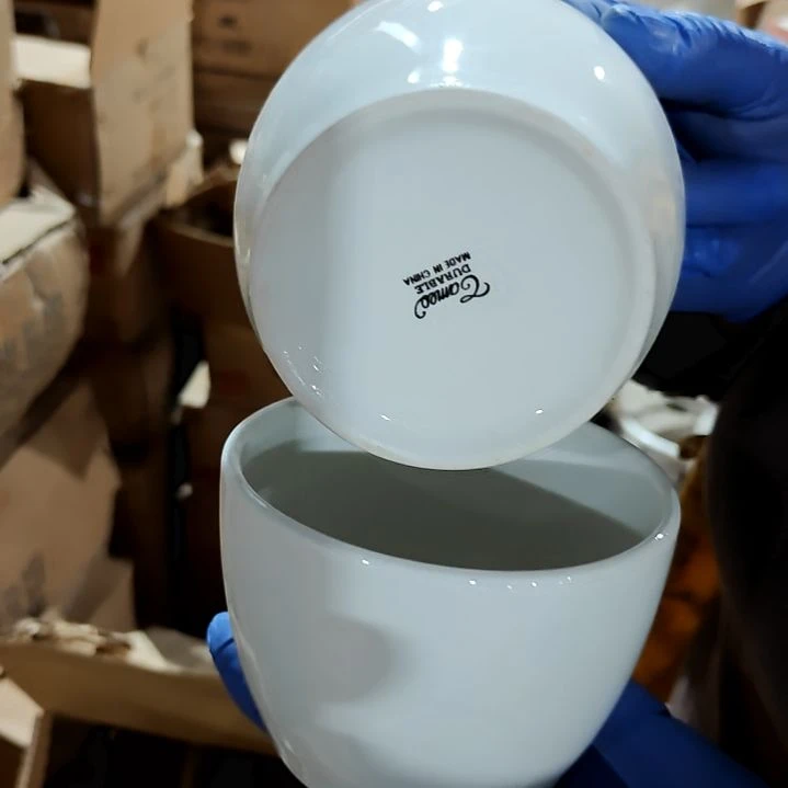瓷片盘子碗茶壶啥都有