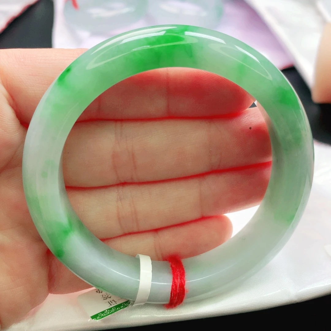 翡翠手镯未镶嵌缅甸翡翠5556
