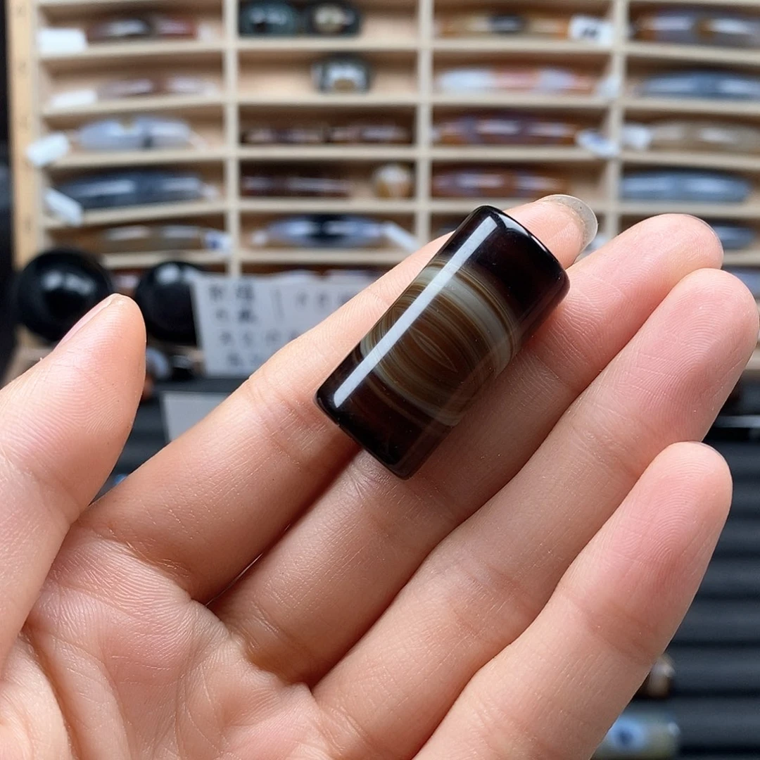 未镶嵌颈饰玛瑙/玉髓碳*。