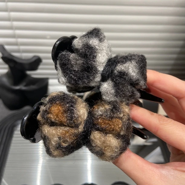 E3940 丸子头发夹女蝴蝶抓夹盘发显发量夹子头饰后脑勺发卡