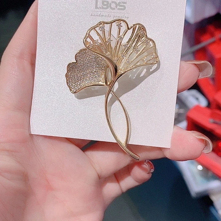 锆石铜合金双层银杏叶胸针
