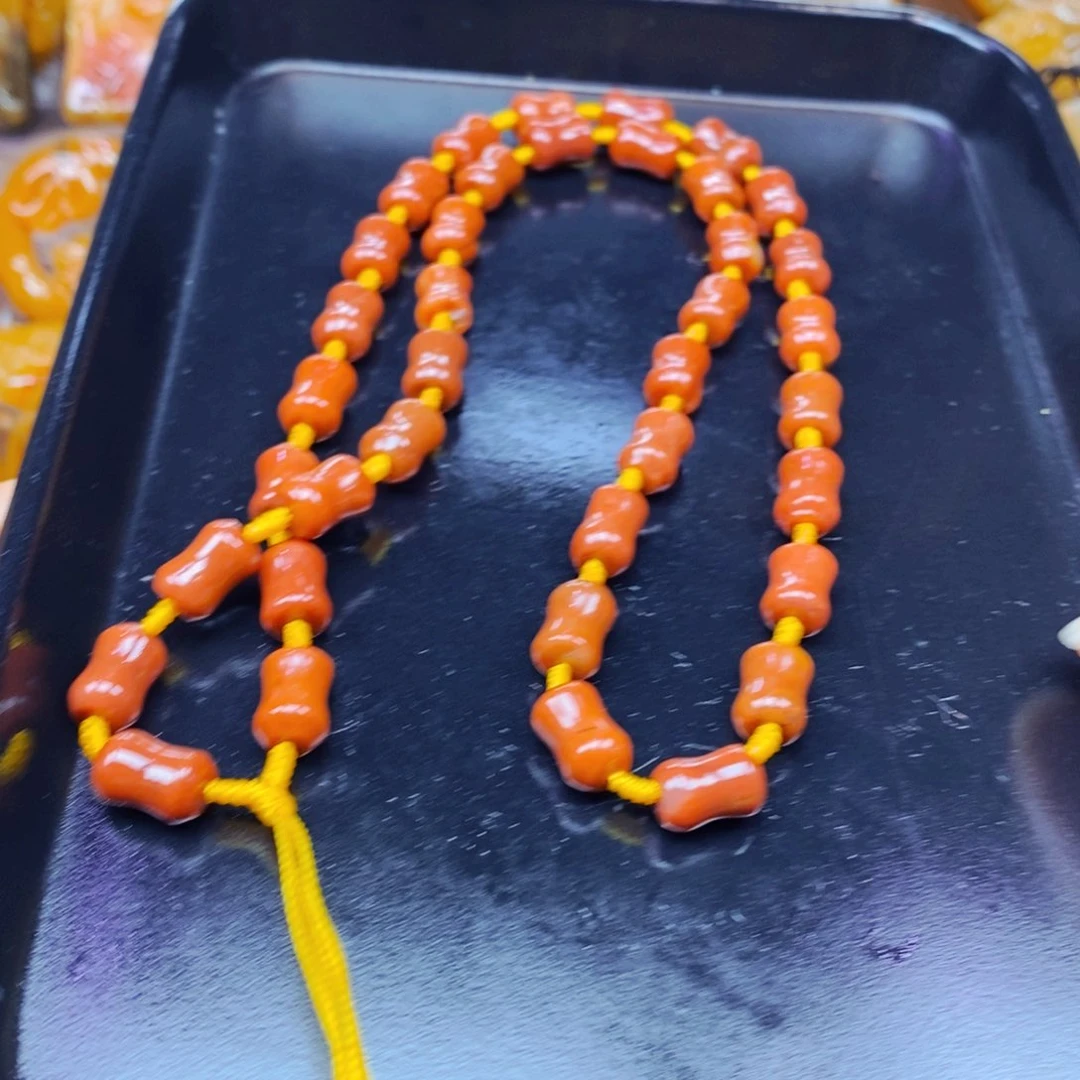 未镶嵌石英质玉（黄龙玉）颈饰