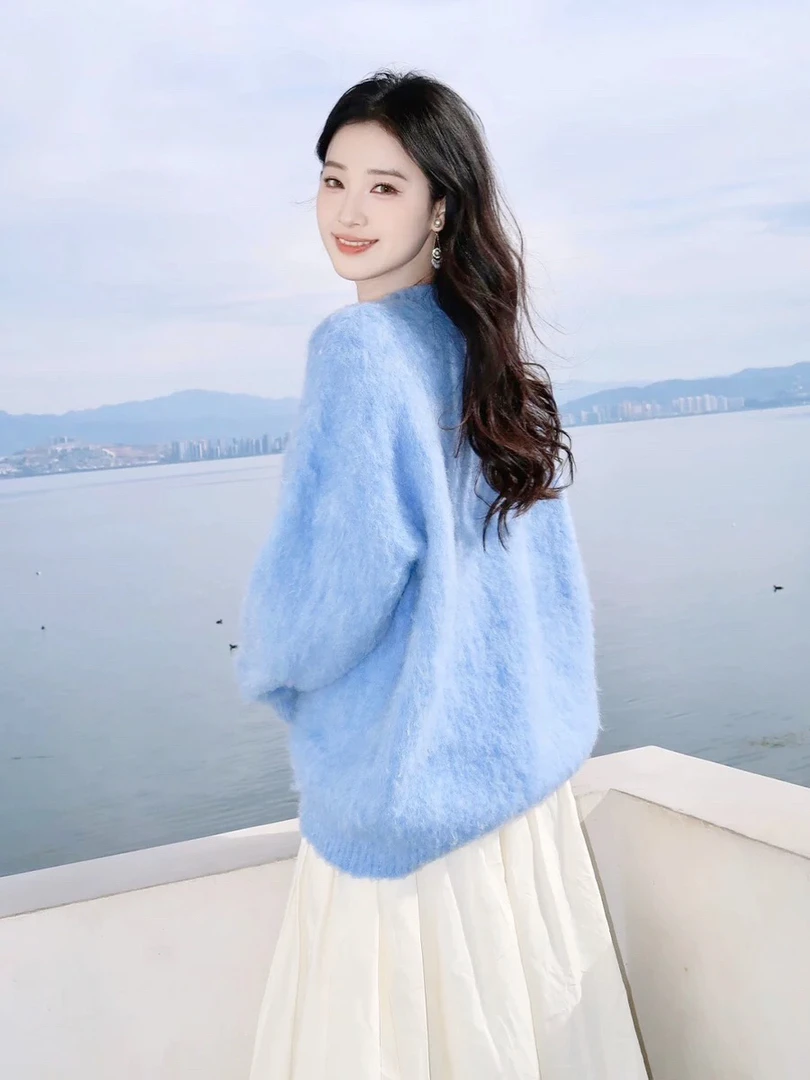 水蓝色水貂绒套头毛衣女冬季高级感超好看软糯宽松慵懒风针织衫