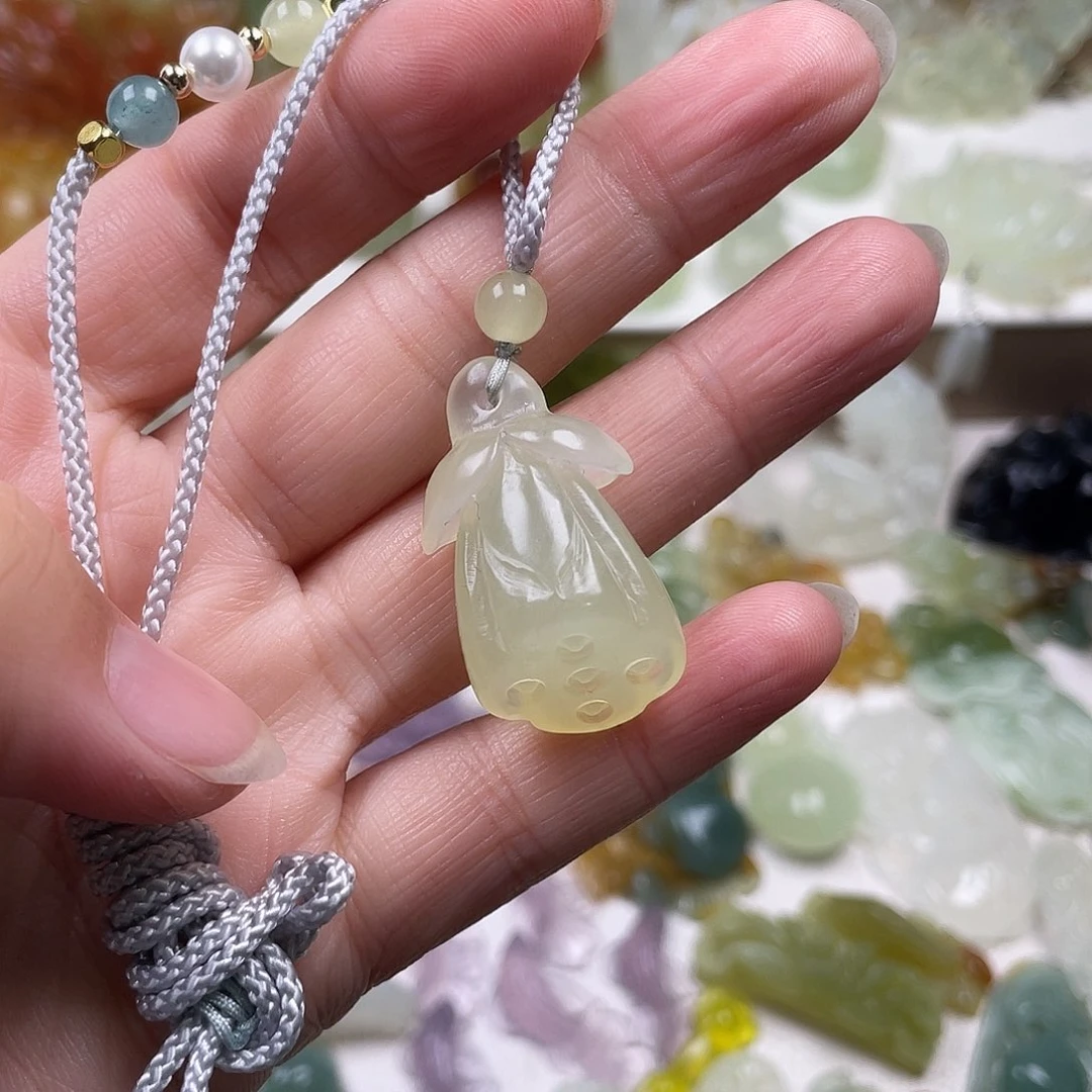 蛇纹石玉未镶嵌颈饰