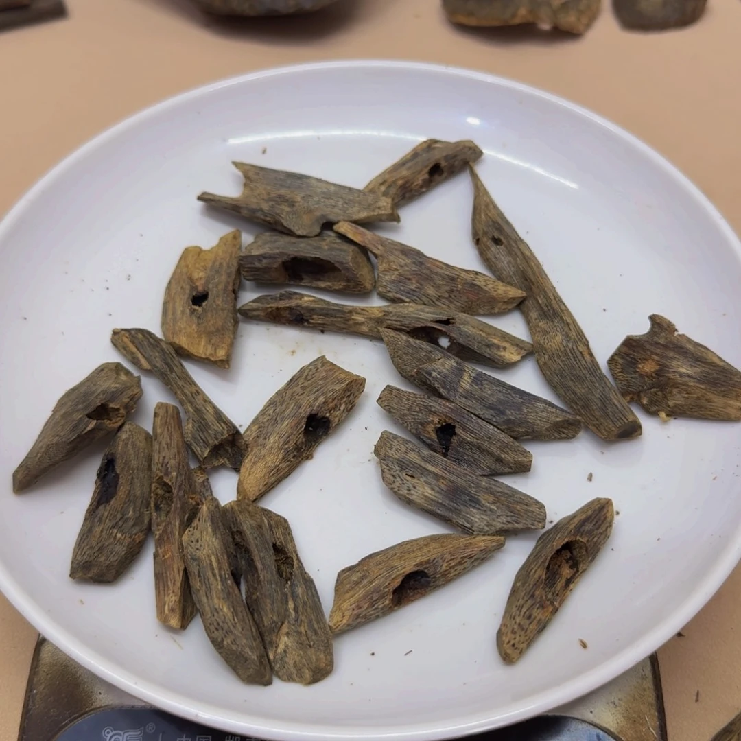 *****沉香沉香碎屑海南乌身圆叶高油块料51克