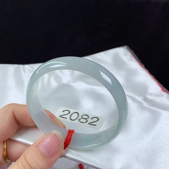 ****运未镶嵌手镯翡翠54圈