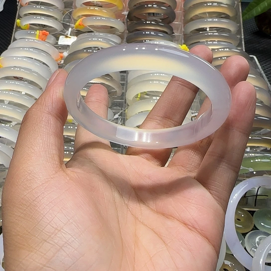 羊***哥玛瑙/玉髓未镶嵌手镯56白冰雾