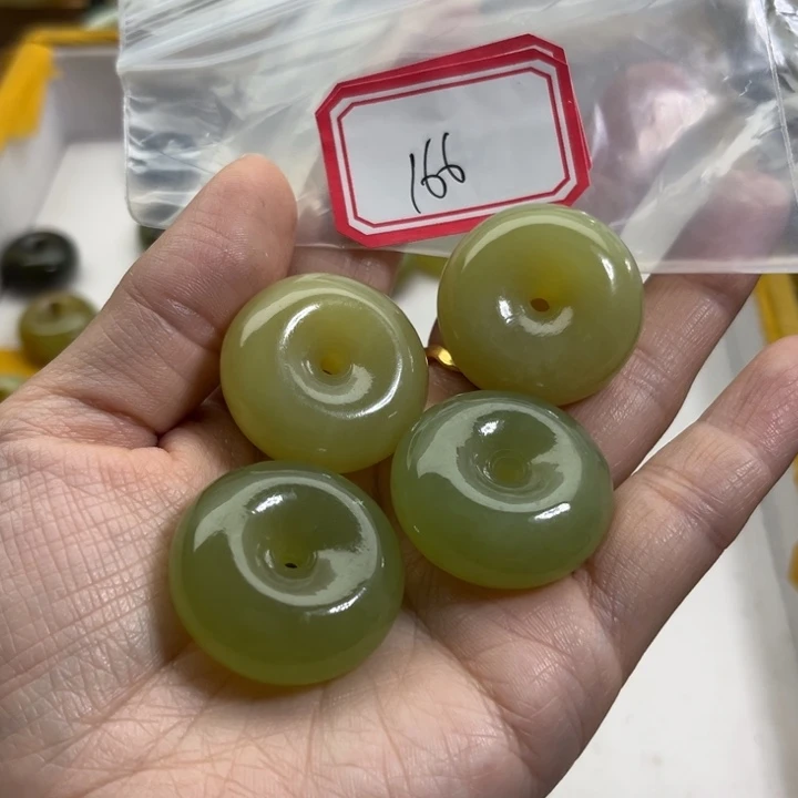 嗨***嗨蛇纹石玉未镶嵌手链