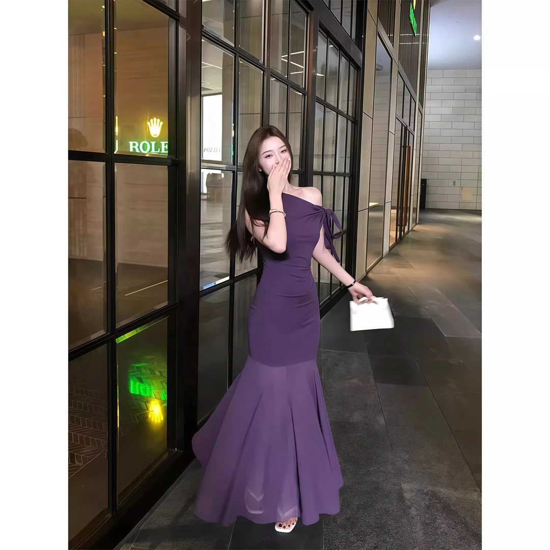 设计感连衣裙女2025夏季新款法式气质露肩系带收腰显瘦中长款裙子