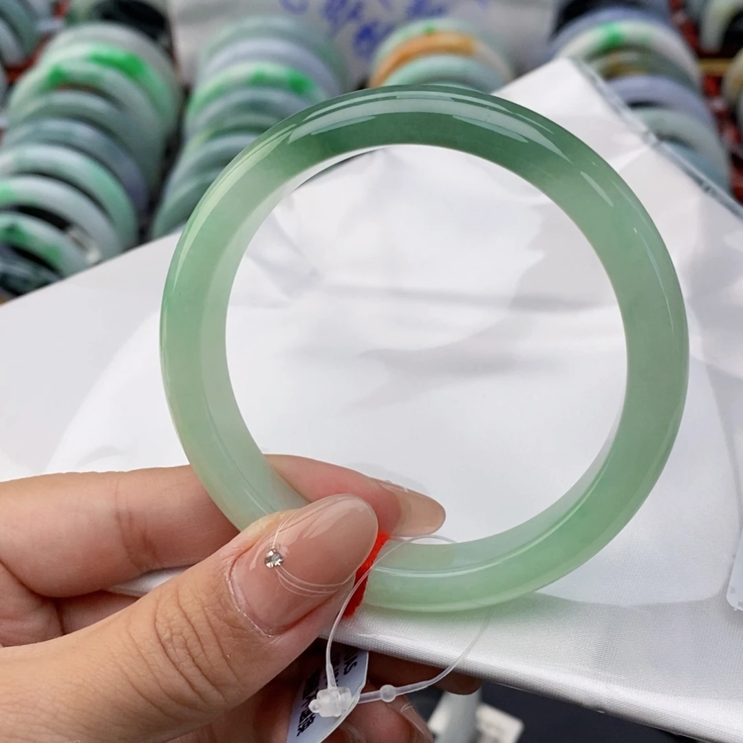 翡翠手镯未镶嵌58半山水