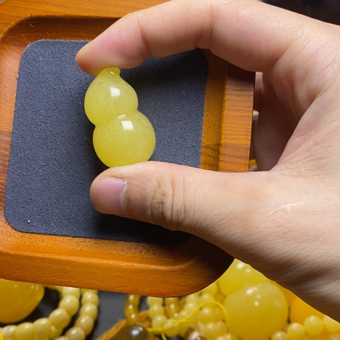 琥珀未镶嵌珠宝奇石