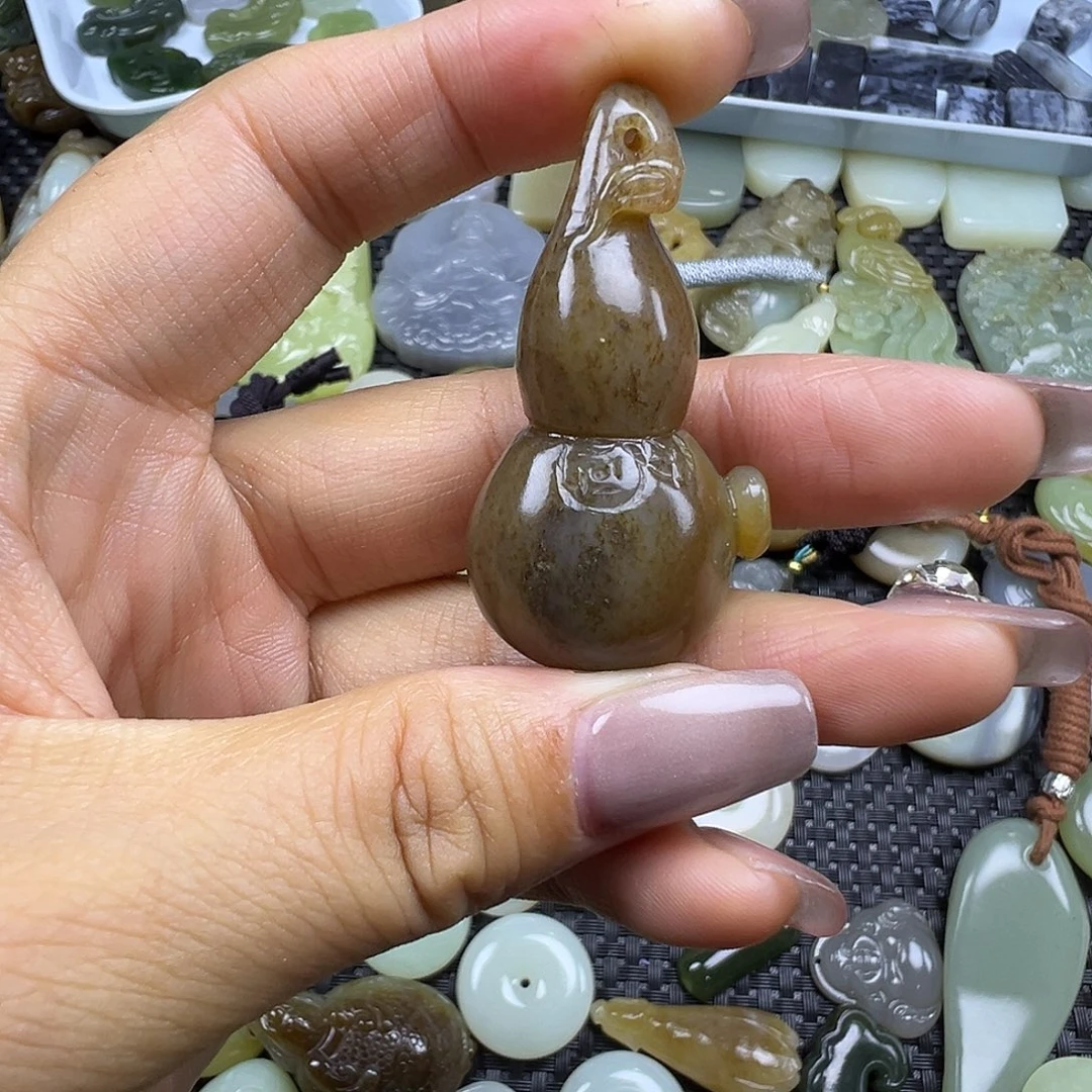 和田玉未镶嵌颈饰微瑕（买断价，不退不换），卡48.5