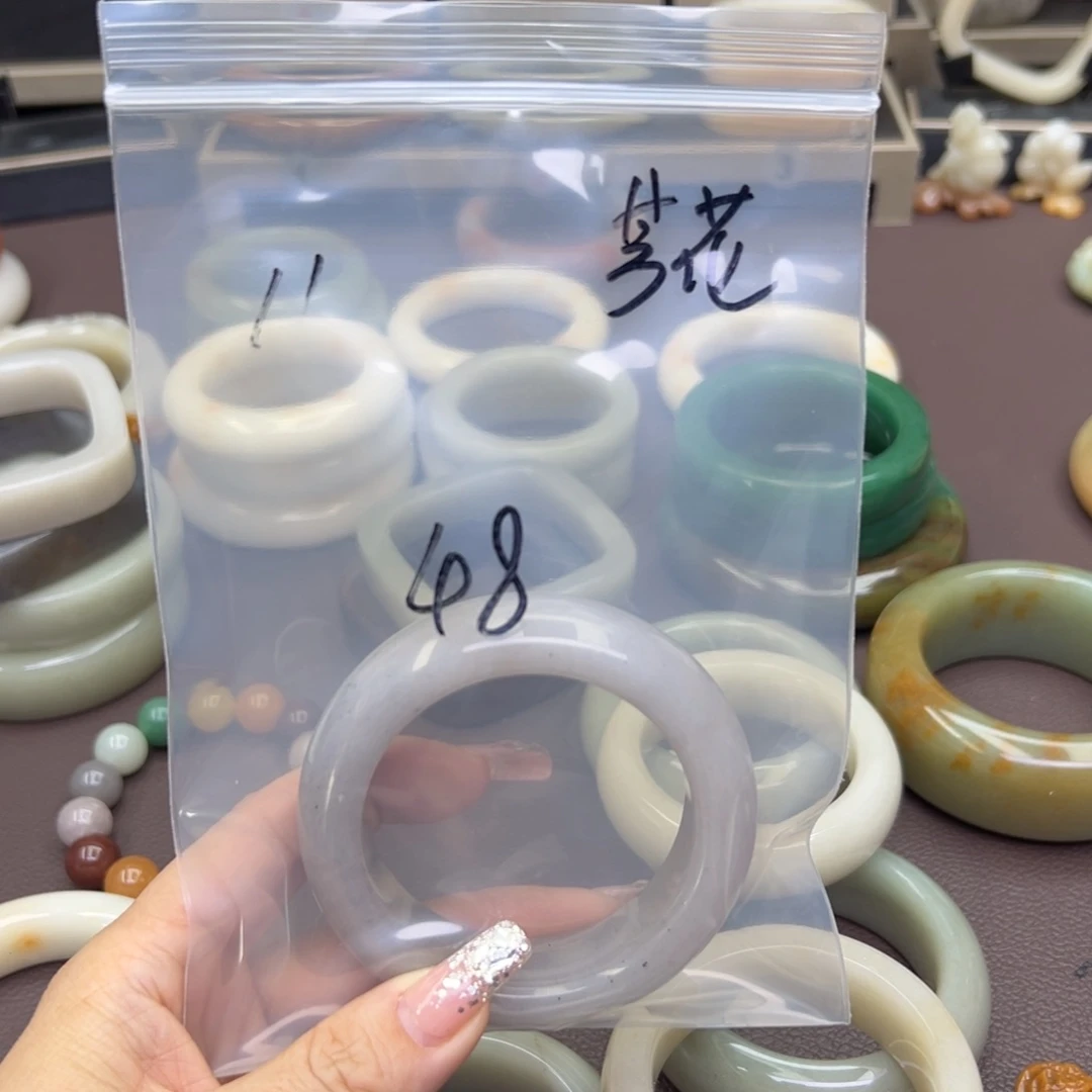 石英质玉手镯未镶嵌?****