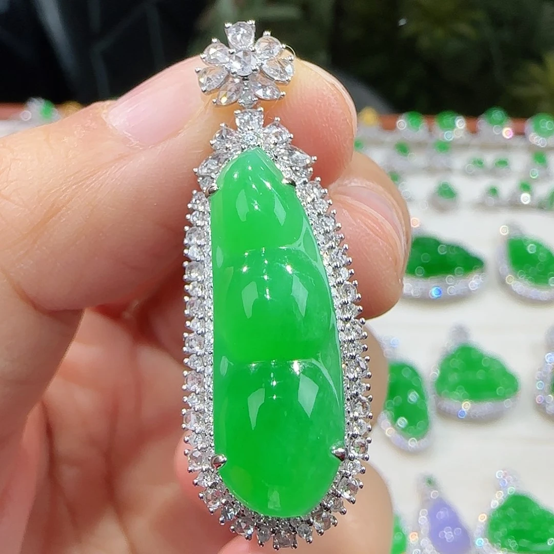 翡翠吊坠(不含链)18K金镶嵌