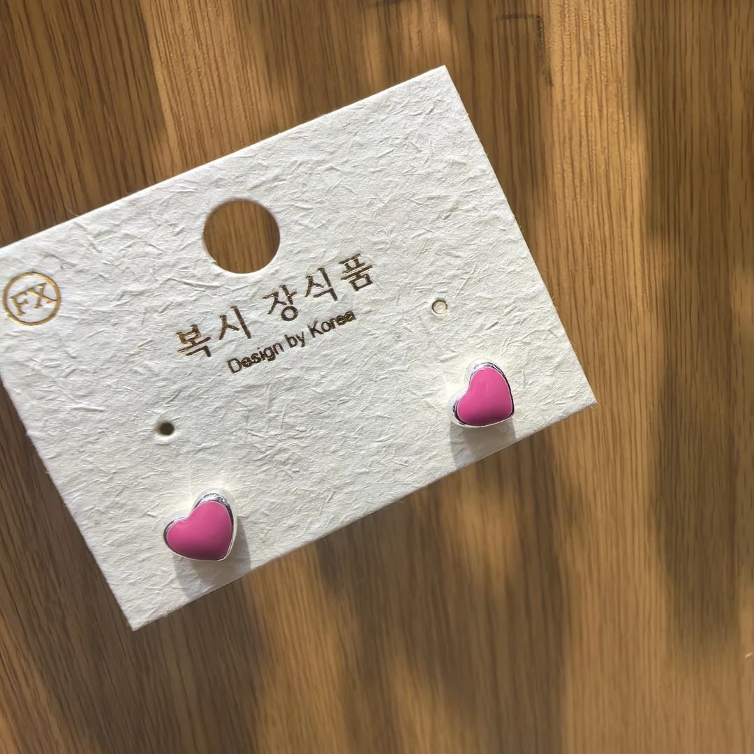E858玫粉色爱心耳钉耳饰