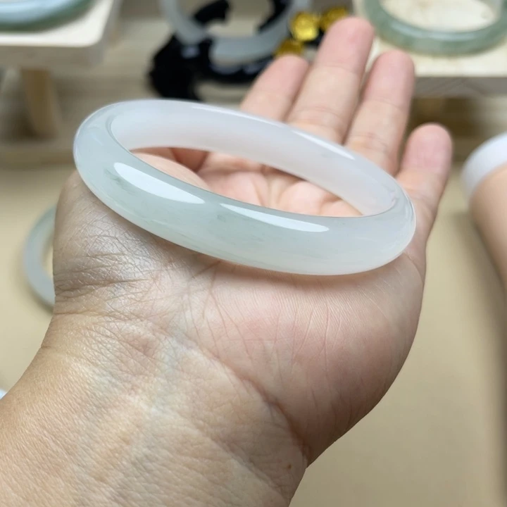 石英质玉（非洲翠）合金手镯