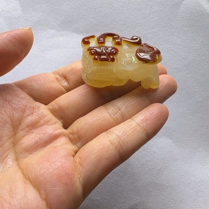 未镶嵌石英质玉（黄龙玉）手镯