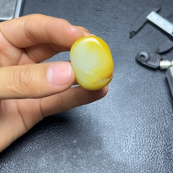 和田玉未镶嵌把件