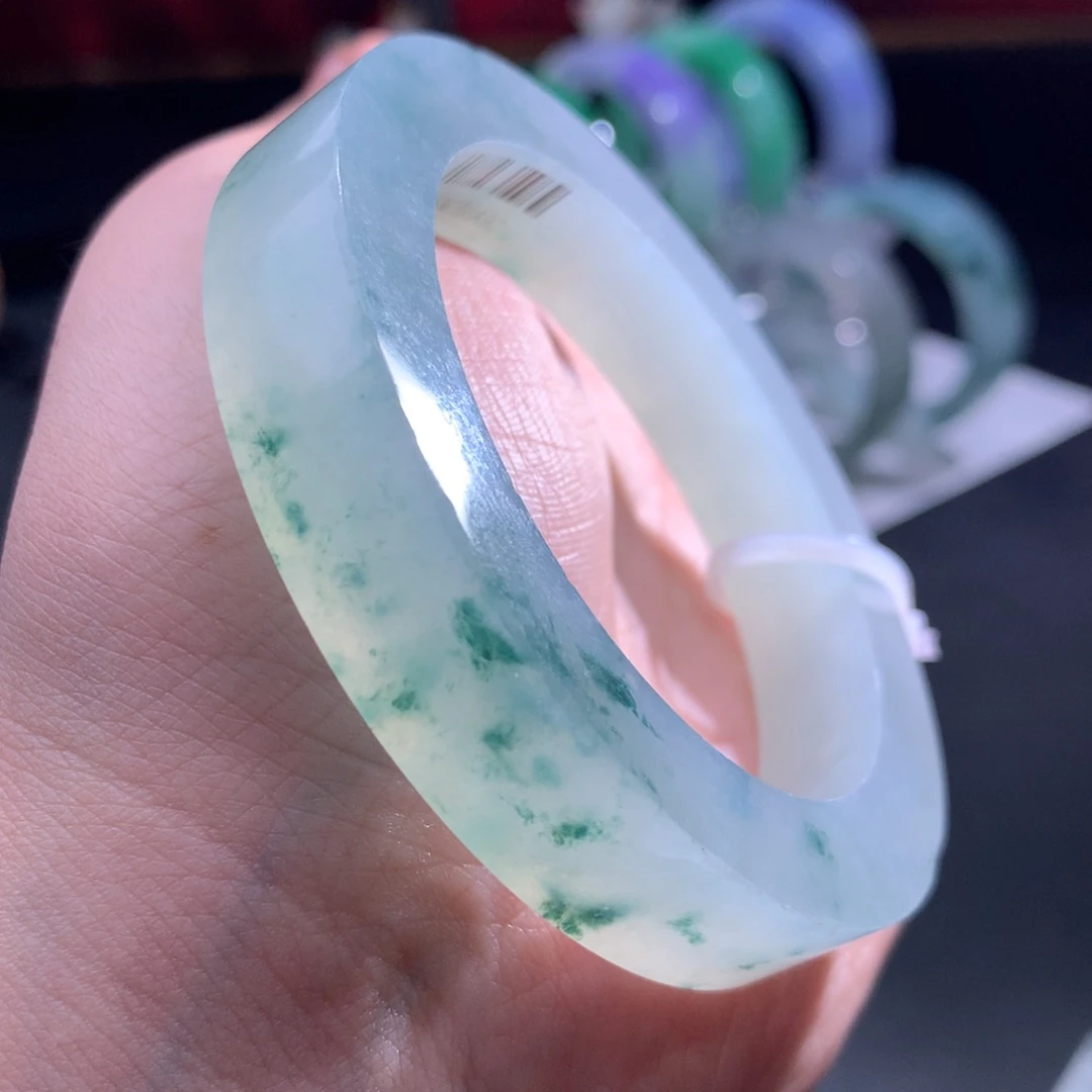 定制翡翠未镶嵌翡翠手镯