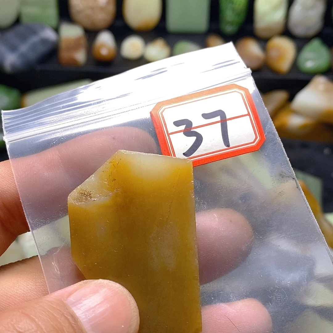 欣***烨未镶嵌和田玉（糖玉）珠宝半成品