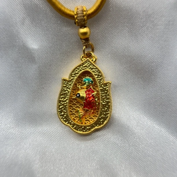足金饰品/珐琅锦鲤吊坠（带编绳）/3.30/B122515-3.30/h