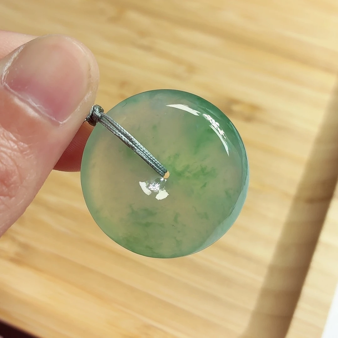 翡翠未镶嵌颈饰平安扣