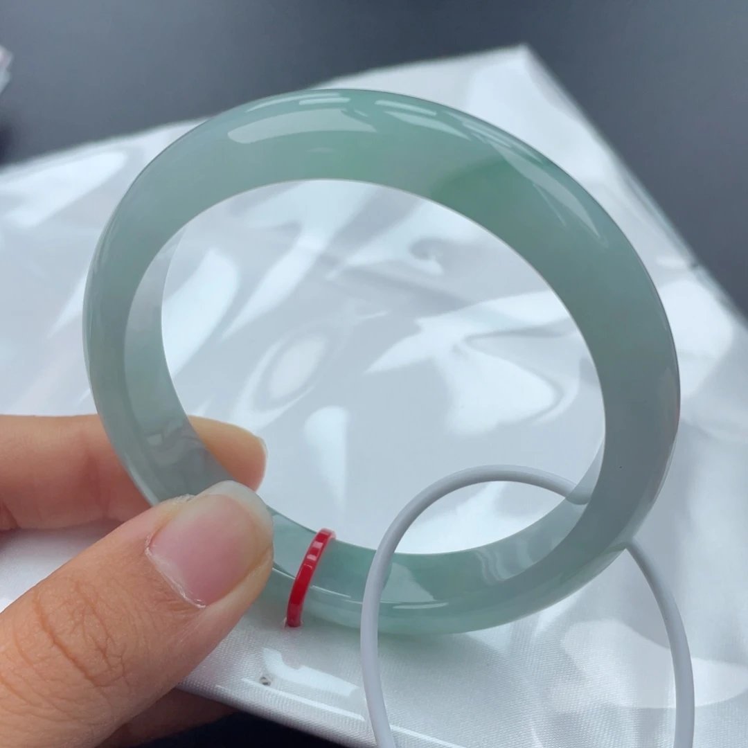 翡翠手镯未镶嵌55圈