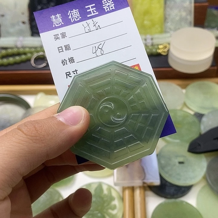 蛇纹石玉合金颈饰告**去