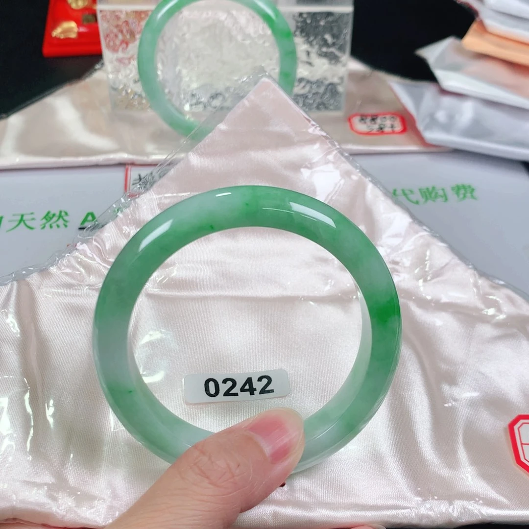 翡翠手镯未镶嵌天然缅甸翡翠手镯A货0242