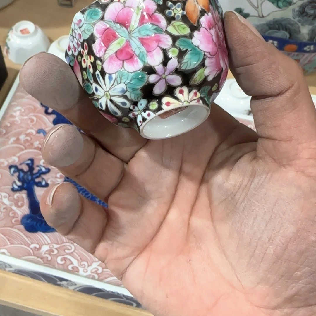 瓷片好想看这两只猪打架哈哈