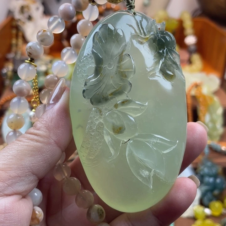 蛇纹石玉未镶嵌吊坠