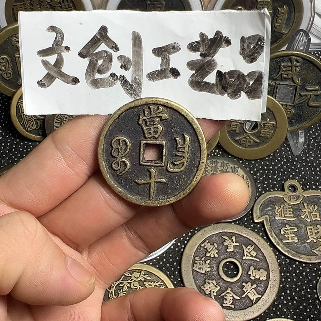 白*现代文创工艺品