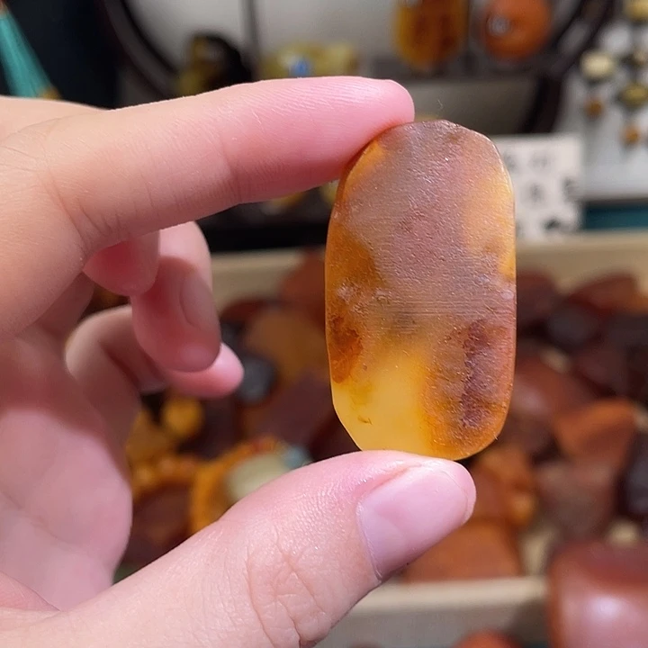 琥珀未镶嵌珠宝奇石吊坠