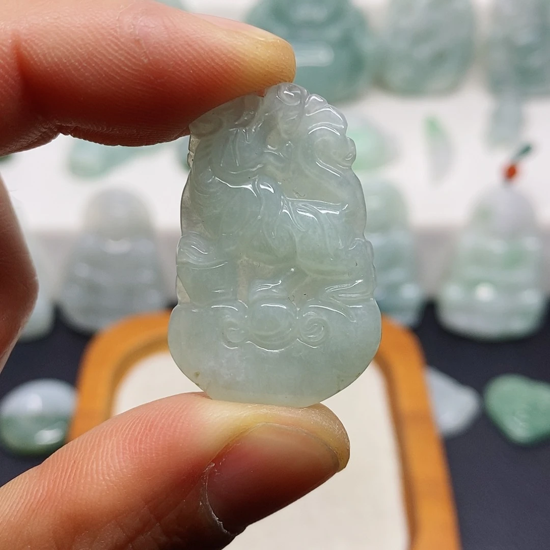 翡翠颈饰未镶嵌吊坠