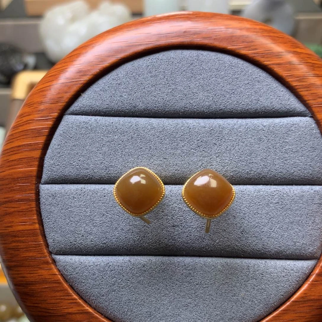 和田玉颈饰银S925镶嵌枯****?糖耳钉