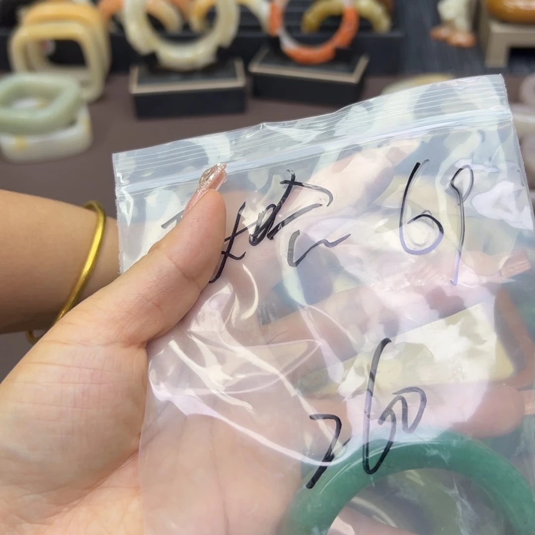 石英质玉手镯未镶嵌马**～
