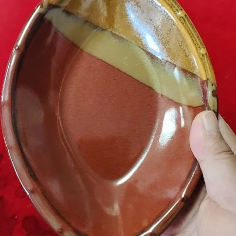 瓷片瓷片，各种摆件，均有瑕疵。沙锅！