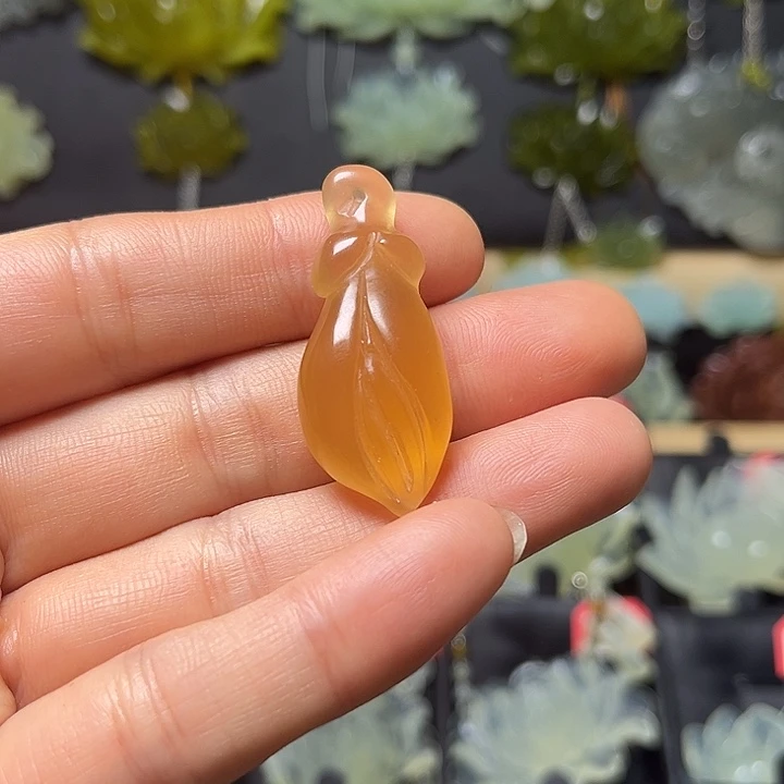 未镶嵌蛇纹石玉颈饰