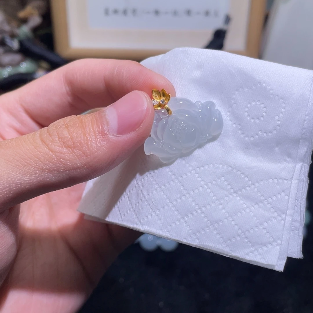 颈饰18K金镶嵌翡翠吊坠