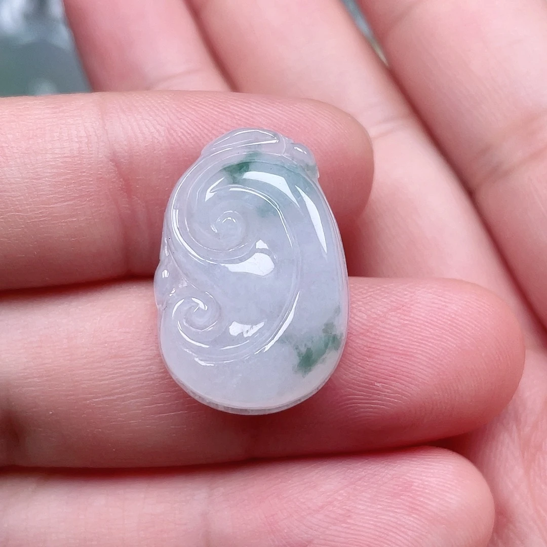 翡翠未镶嵌颈饰如意
