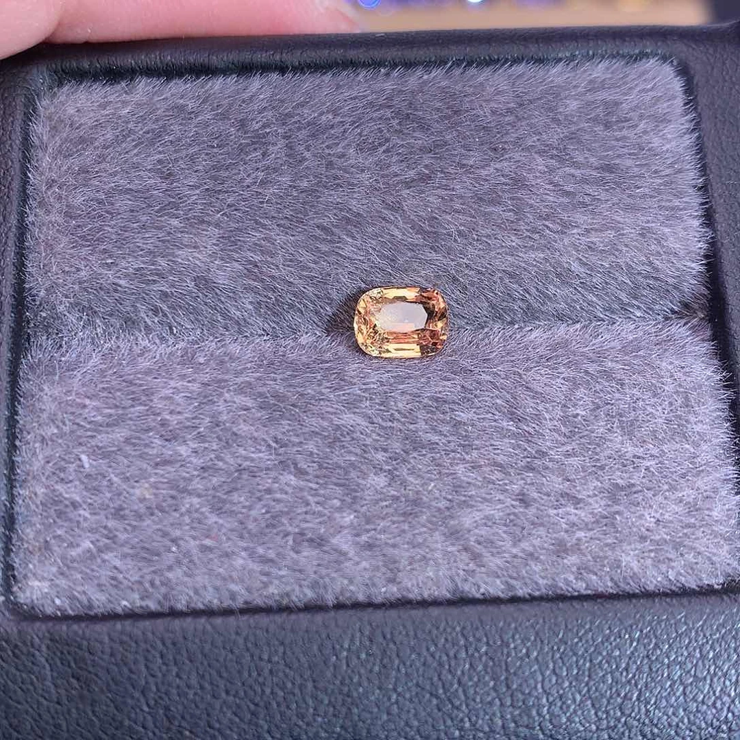 蓝宝石裸石未镶嵌1.045ct无烧