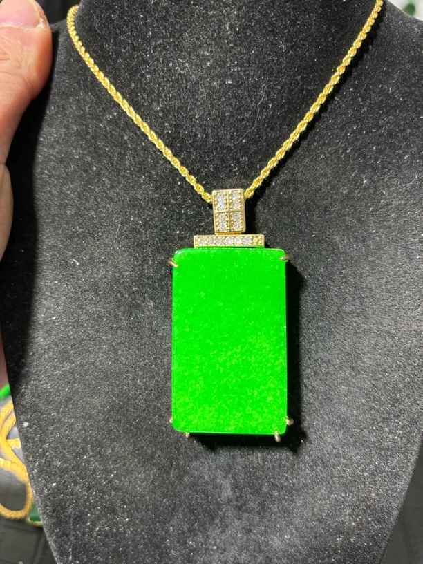 阳绿色大方牌吊坠藏品d085