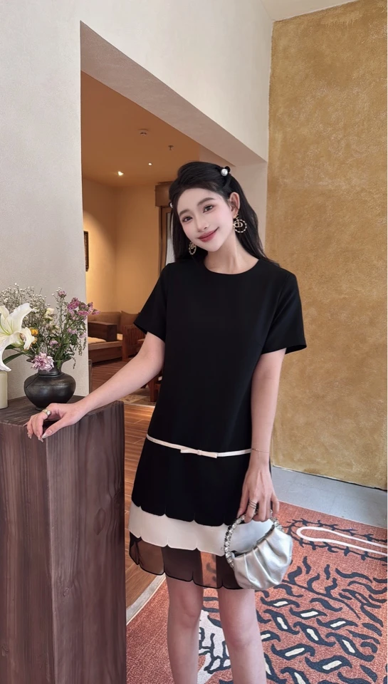 小香圆领拼接定位刺绣织带连衣裙