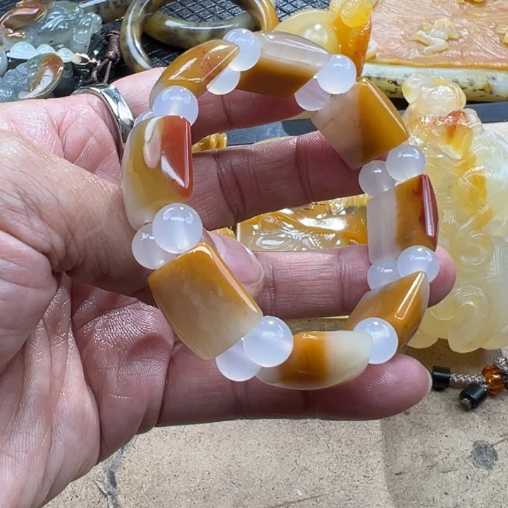 石英质玉（黄龙玉）颈饰未镶嵌