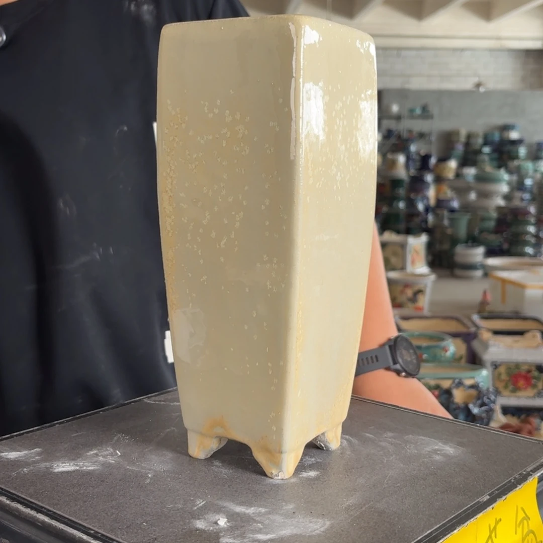 。一风堂石湾花盆 脚磕碰 内7*24