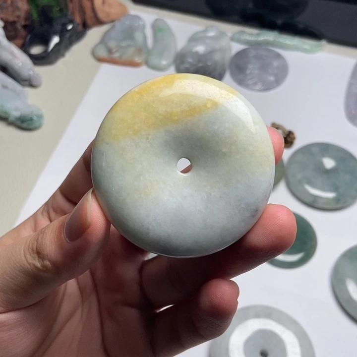 假***如颈饰未镶嵌翡翠扣子