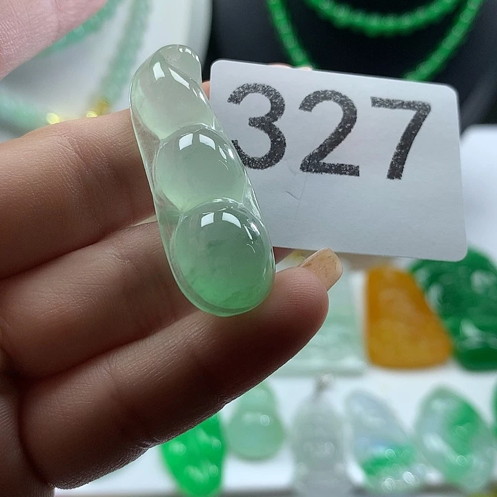 翡翠未镶嵌吊坠(赠链)